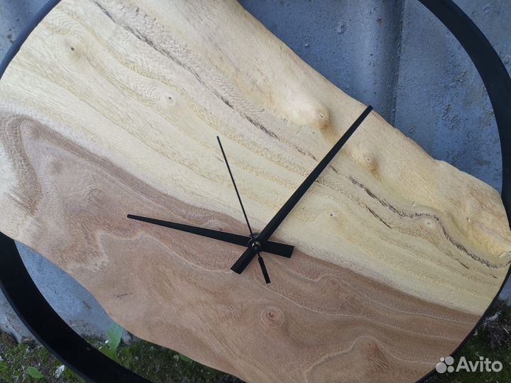 Часы лофт из слэба в стальном круге