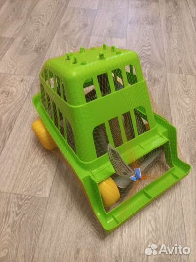 Игрушечная тележка