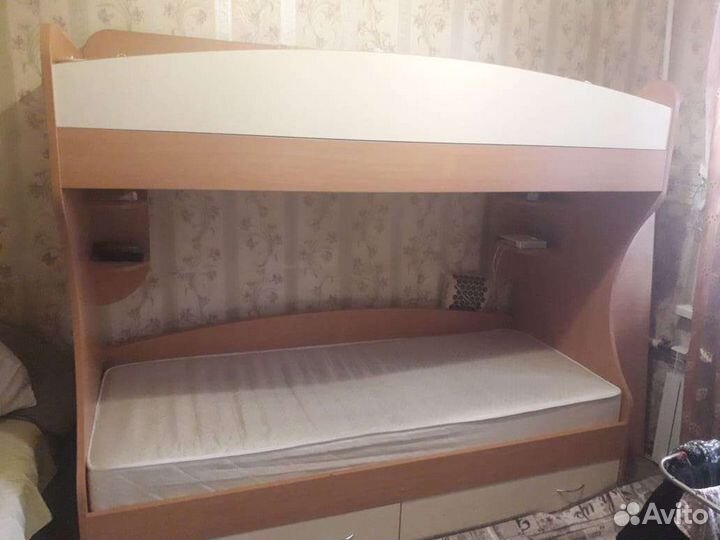 Двухъярусная кровать бу с матрасами