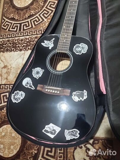 Акустическая гитара