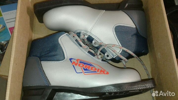 Новые Лыжные ботинки