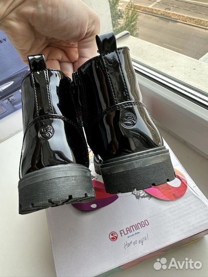 Ботинки лаковые 24