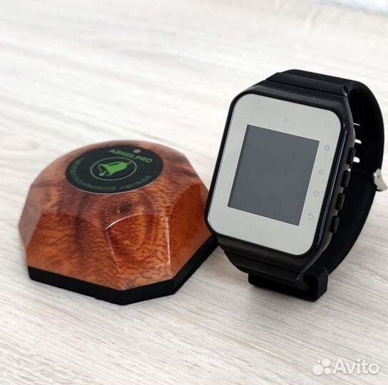 Кнопка вызова официанта с часами-пейджером