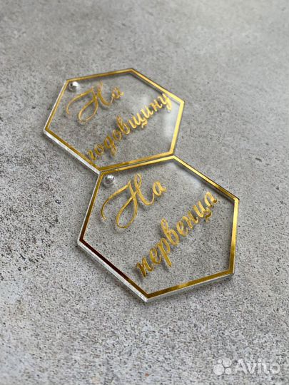 Медальоны на бутылку, свадебные аксессуары