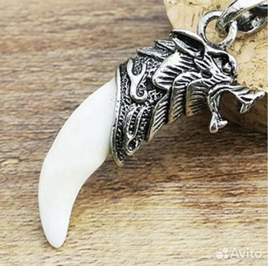 Подвеска волк, клык