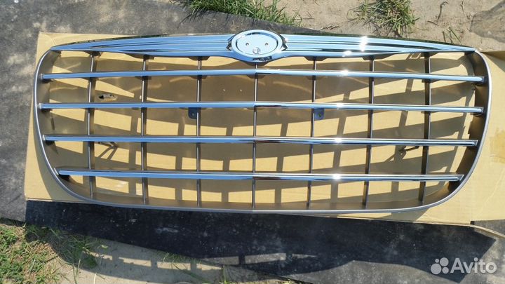 Решетка радиатора Крайслер Себринг 03-05 год