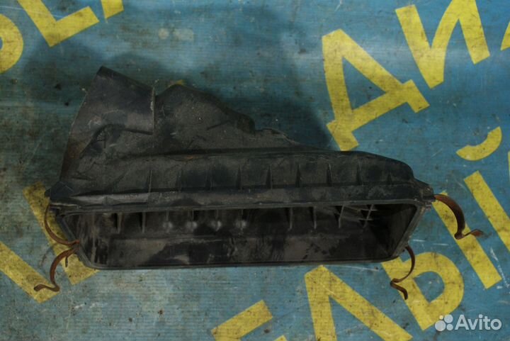 Корпус воздушного фильтра toyota avensis