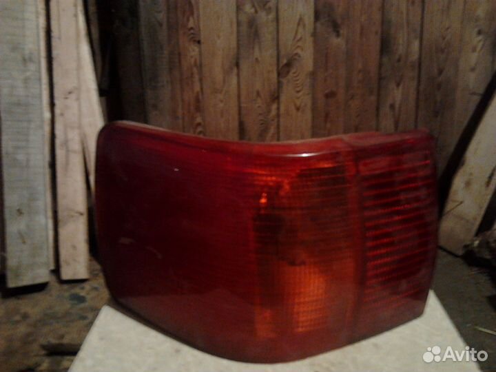 Задний поворотник (левый) ауди 80 В3