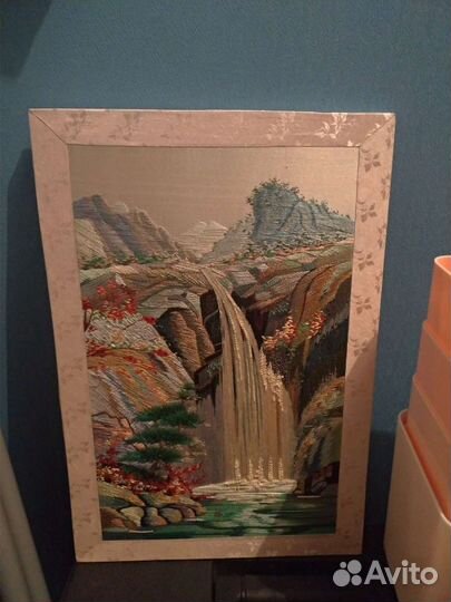 Картина вышитая гладью