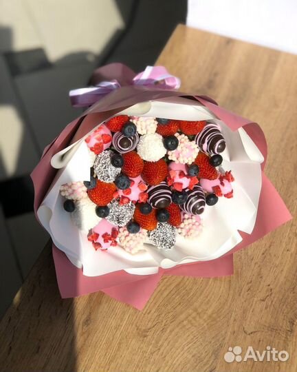 Ягодный букет клубника и голубика Самара