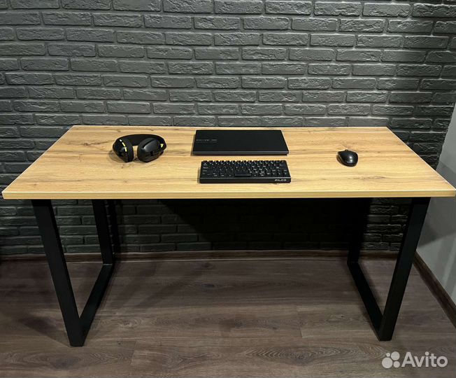 Рабочий стол в стиле лофт 