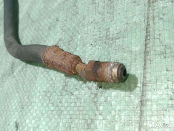 Трубка сцепления Volkswagen Passat B3