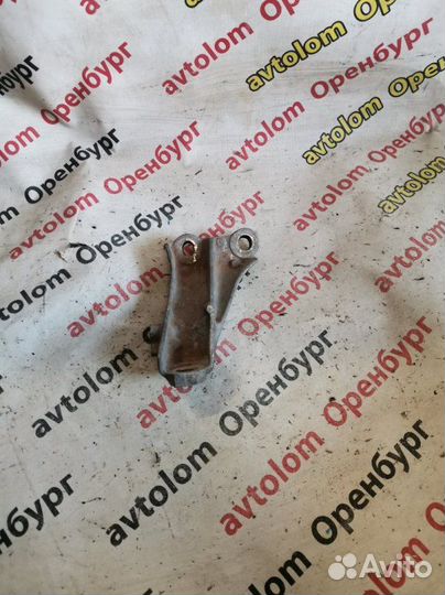 Кронштейн двигателя правый Honda Civic 8