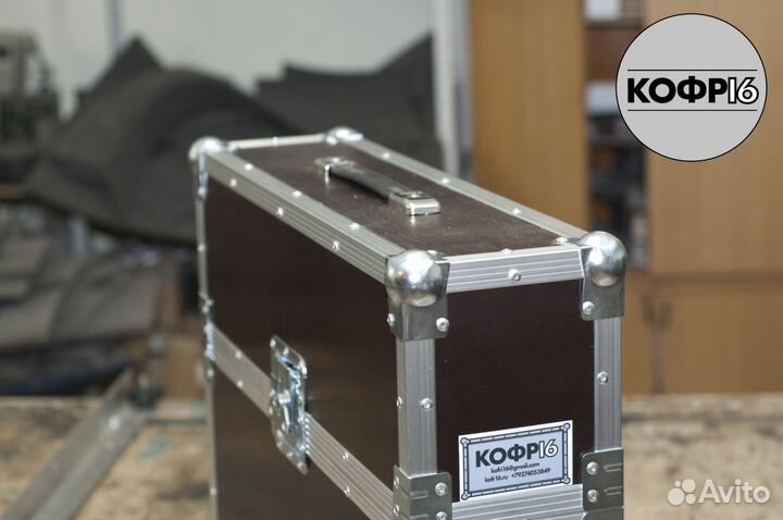 Трехразьемные кейсы и кофры