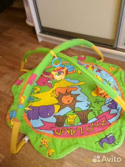 Развивающий и водный коврик,горка и подушечка