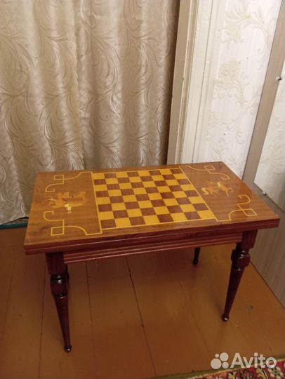 Шахматный столик