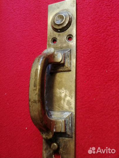 Старинная латунная дверная ручка
