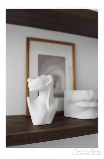 Ваза из гипса в форме девушки