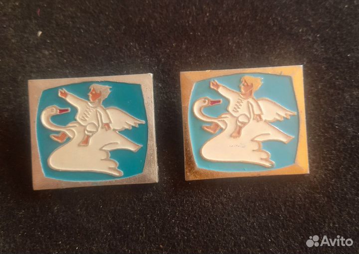 Значок СССР. Мультфильм. Гуси лебеди. Голубой