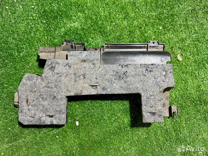 Накладка торпедо нижняя левая Mitsubishi L200