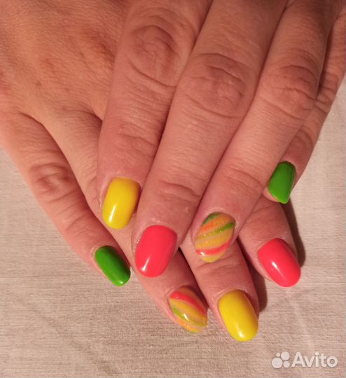 Модель на маникюр+дизайн, брови и шугаринг