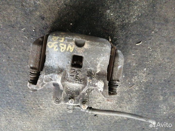 Суппорт передний правый Nissan Lafesta B30 MR20