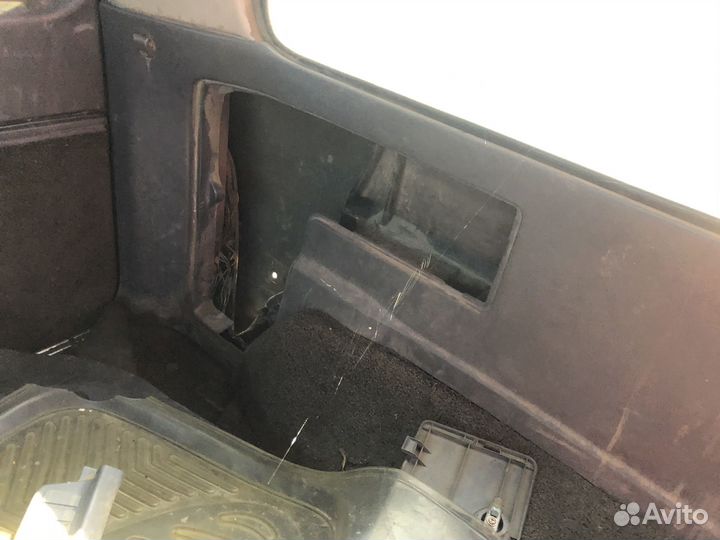 Пластик багажника Land Cruiser 80