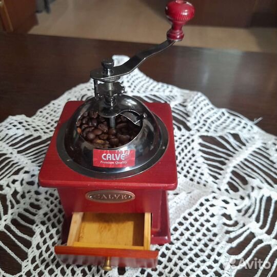 Кофемолка жерновая ручная