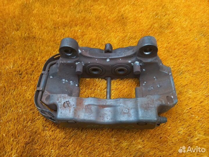 Суппорт задний правый Volkswagen Touareg 7L AXQ