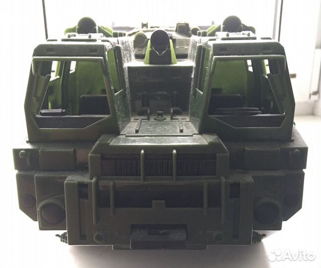 Игрушечная машина и танк