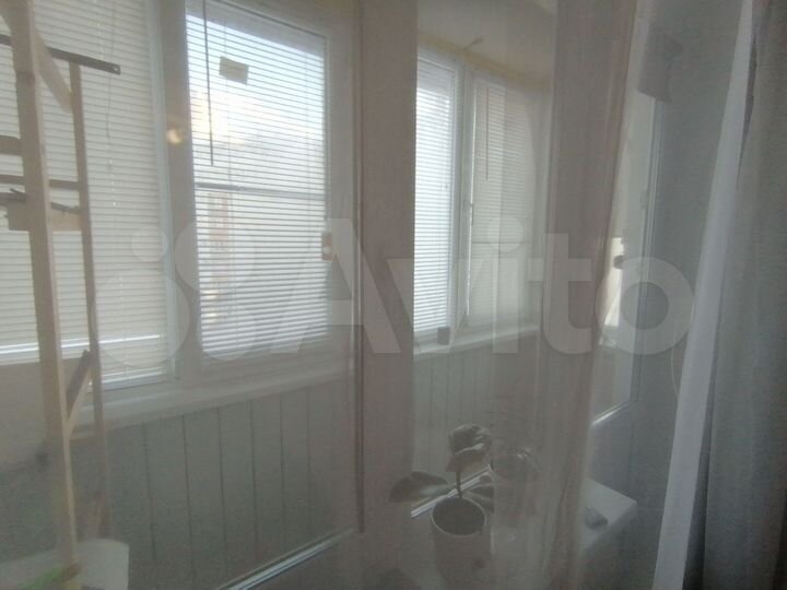 Комната 37 м² в 5-к., 5/5 эт.