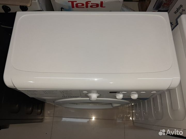 Новая стиральная машина Indesit узкая