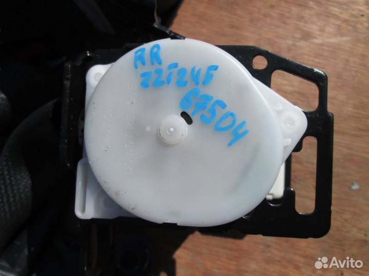 Ремень безопасности задний Toyota Allion ZZT245