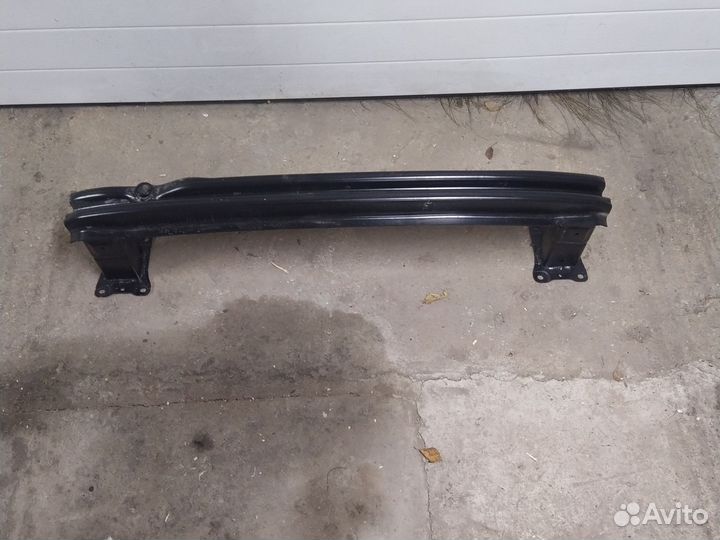 Задняя балка усилитель шкода карок