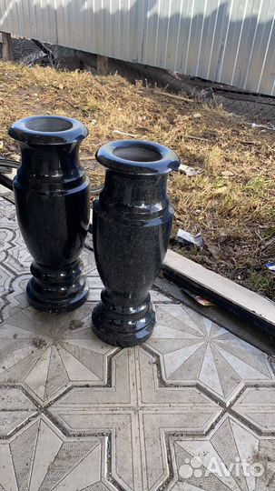 Вазыиз гранита