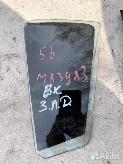 Форточка задней двери Mazda 3 BK