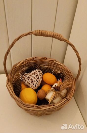 Плетеная корзина для подарков