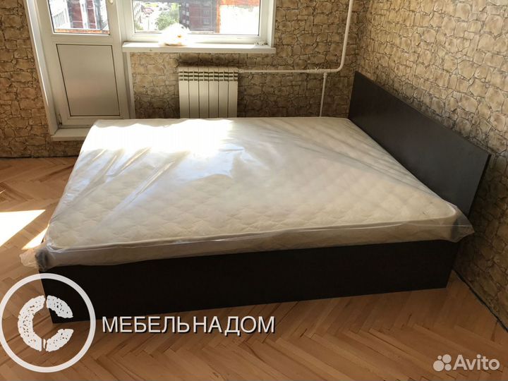 Кровать с матрасом