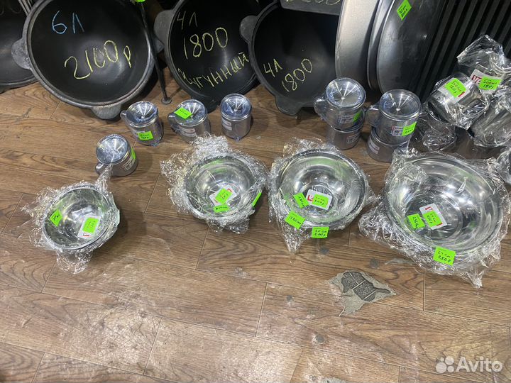 Металические кружки и миски