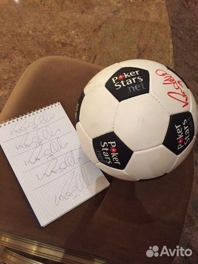 Мяч с афтографом Роналдо