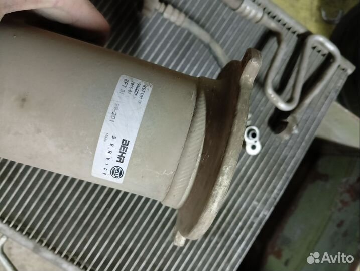 Радиатор кондиционера BMWe39