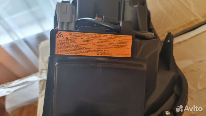 Фара на Subaru Forester левая ксеноновая