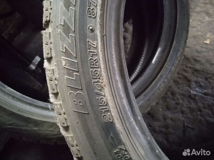 Bridgestone Blizzak Revo GZ 215/45 R17 87S