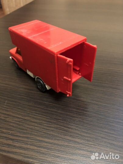 Модель автомобиля Форд транзит