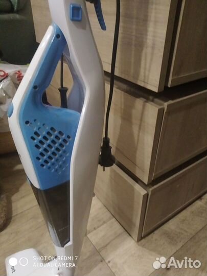 Пылесос вертикальный