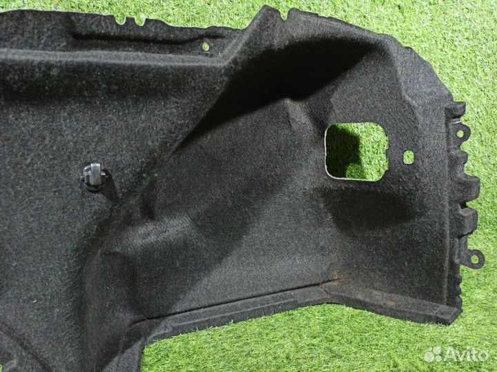 Обшивка багажника задняя правая Toyota Crown
