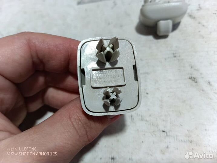 Крючок для солнцезащитного козырька Audi A4