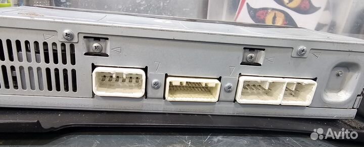 Штатный усилитeль Lаnd Cruisеr 200