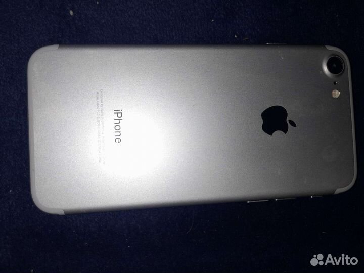 Телефон iPhone 7