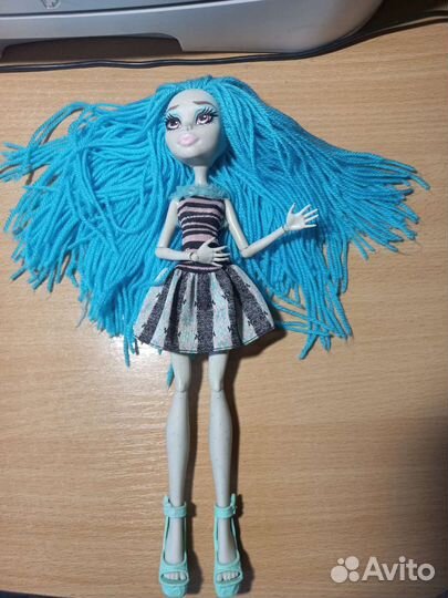 Кукла Монстер Хай Рошель Гойл прогулка по Скарижу